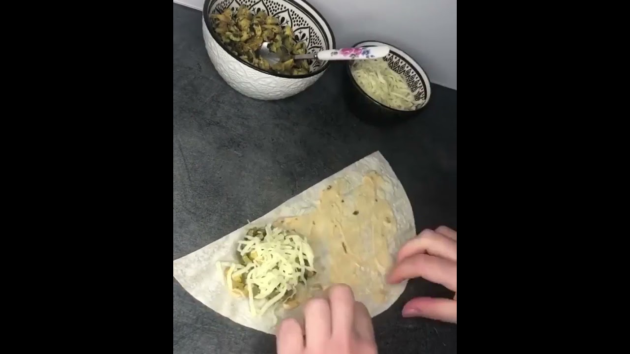 وصفة سهلة وسريعة لمثلثات التورتيلا الصغيرة اللذيذة