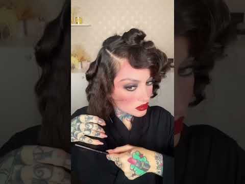 The Marcellers from the 1920’s turned me into a disco diva 😆 #vintage #hairtutorial