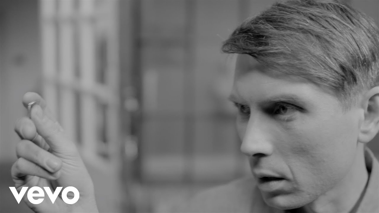 Franz Ferdinand - Fresh Strawberries đ¶ Official Music Video