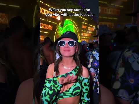 When you vibe with someone at the rave 😎 #edm #edmfamily #ravers