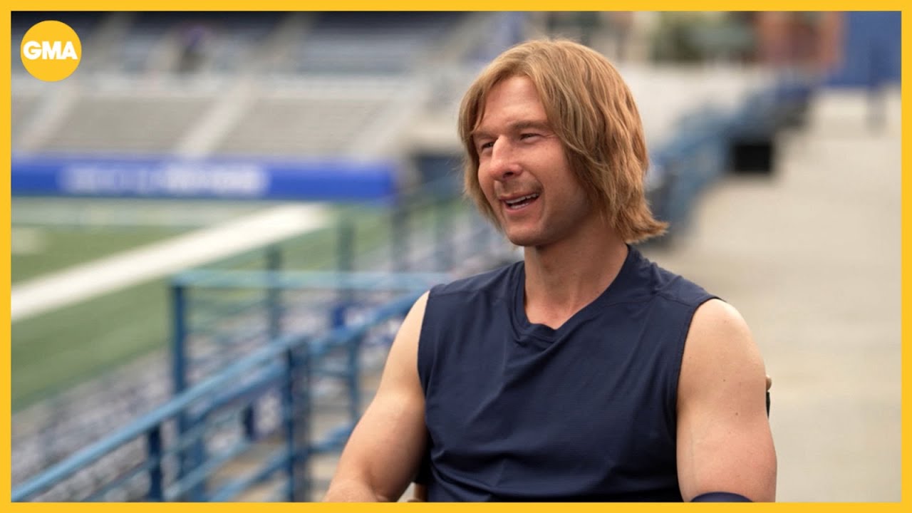 Glen Powell Shares Insights on Peyton and Eli Manning's Coaching Roles in 'Chad Powers' π