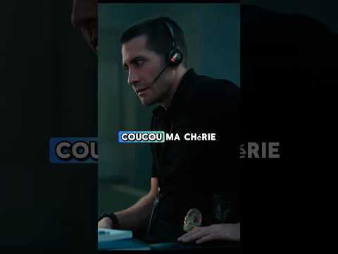 Elle fait semblant de parler avec sa fille et transmet des infos. | The Guilty