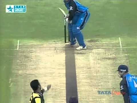 Waqar Younis' Best Bowling: 7 Wickets vs England 🏏