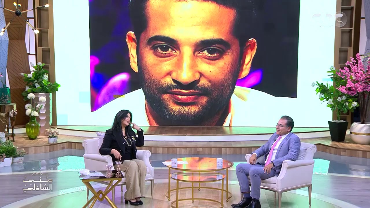 عمرو سعد يفاجئ شقيقه مع منى الشاذلي 🎥