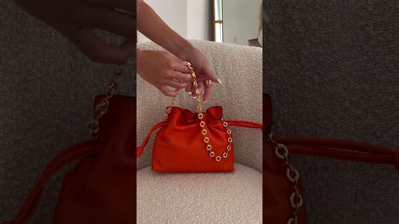 Unboxing @Loewe with @Camilacoelho ✨