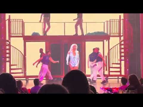 Roxxxy Andrews Rupauls drag race live