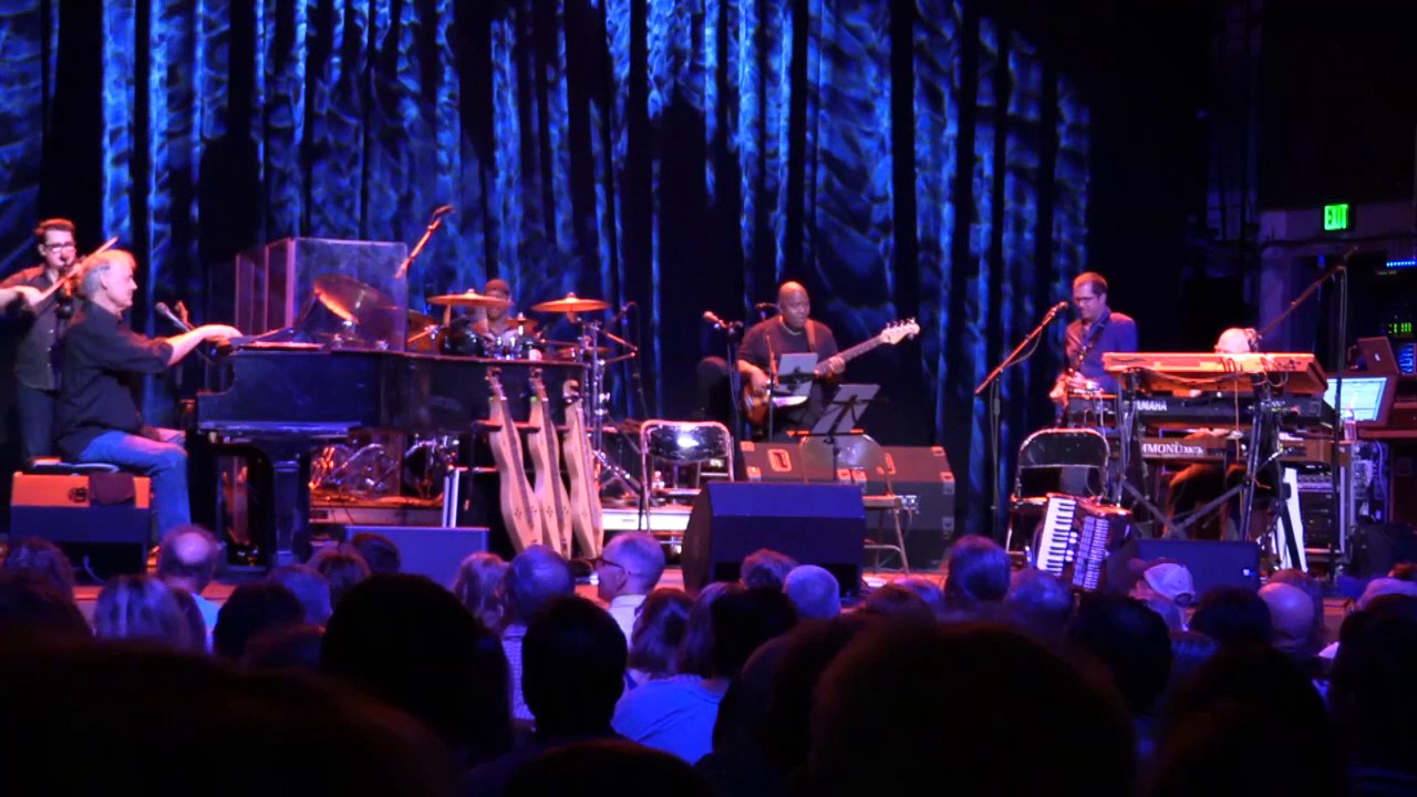Bruce Hornsby & The Noisemakers Perform 'Barren Ground' in Portland (2016)