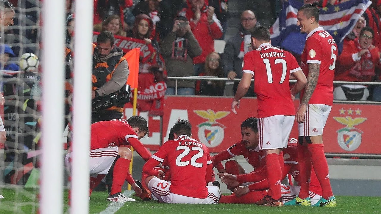 Benfica Dominates Marítimo 5-0 in Primeira Liga Match ⚽