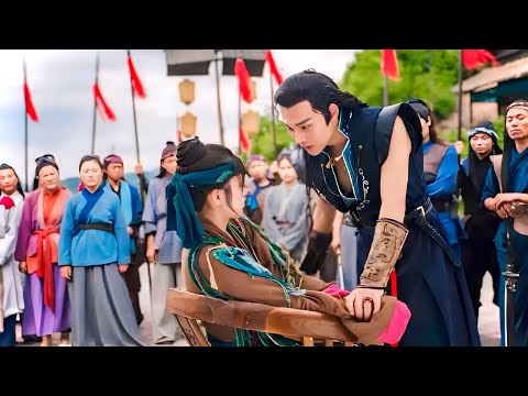 بنت كيوته بيتم اجبارها انها تتجوز قبطان سفينه بس بتهرب منو فبتقابل شاب تاني بيحبها وبينافس القبطان