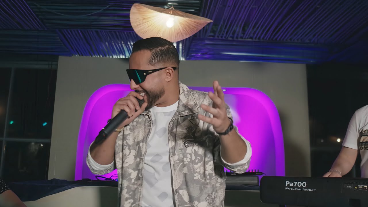 Aymane Serhani - Ro7i Khabri Tes Copines 🎶 (Official Video)