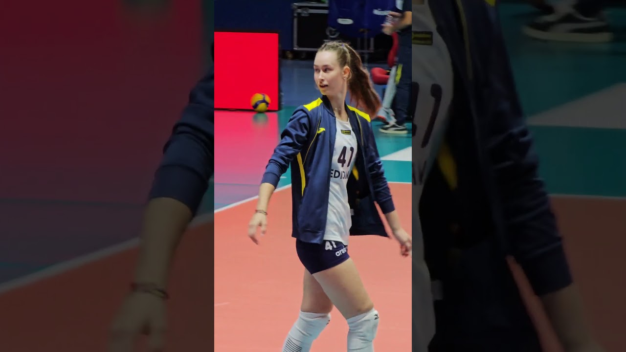 Liza Safronova'nın Gülümseten Yüz İfadeleri 😊 - Fenerbahçe Medicana Röportajı