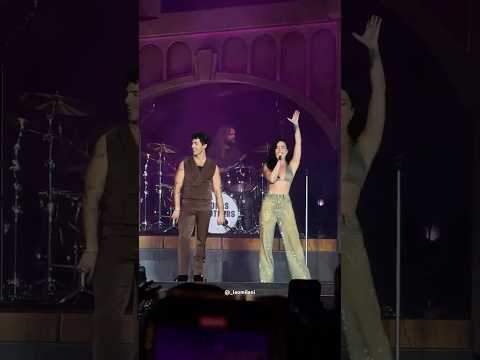 OMG! Demi Lovato & Joe Jonas - This Is Me (Live in New Jersey) JONAS20 #demilovato #jonasbrothers