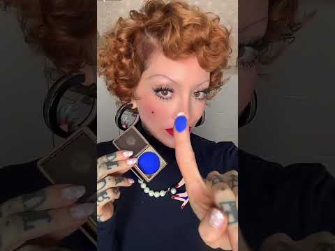 1920’s Blue Eyeshadow