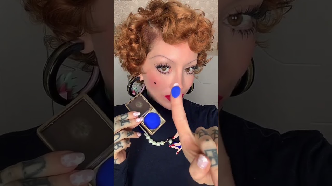 1920s Blue Eyeshadow: The Glamorous Makeup Trend of the Roaring Twenties ✨