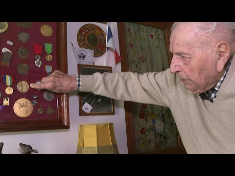 JO-2024: la fierté de Charles Coste, qui portera la flamme olympique à 100 ans | AFP