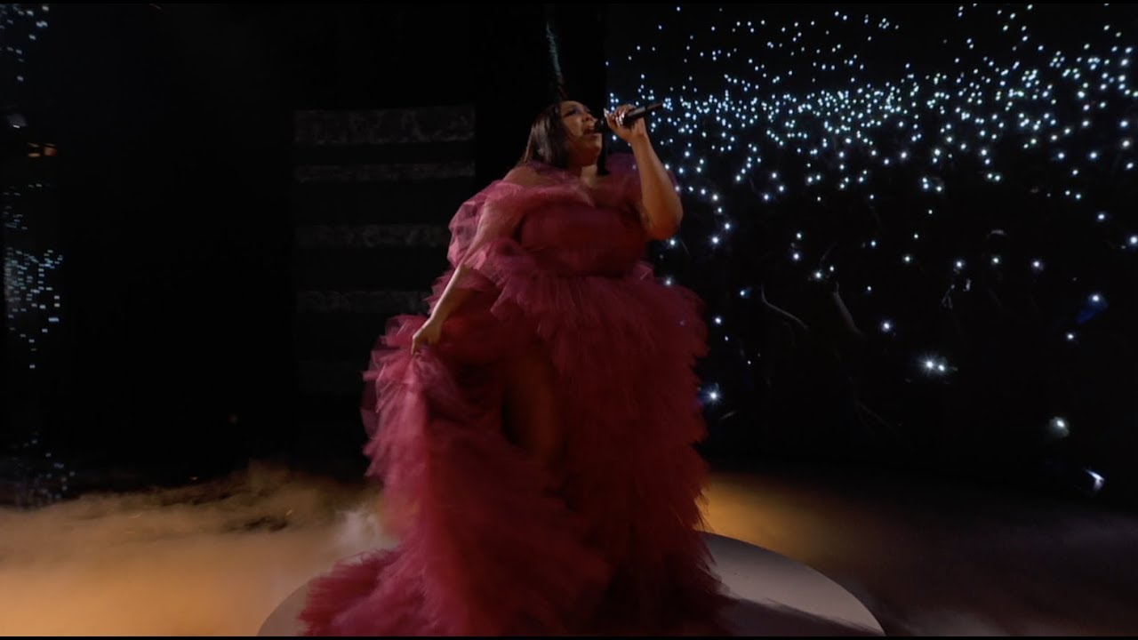 Lizzo Performs 'Jerome' at 2019 AMAs 🎤