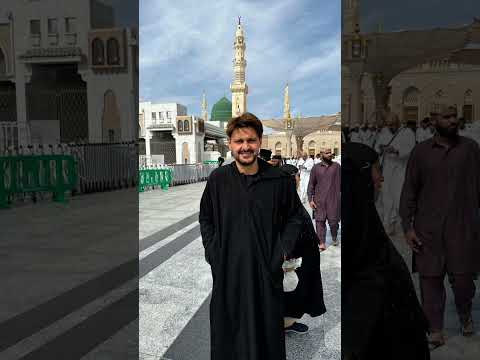 رامز جلال يؤدي مناسك العمرة.. ويعلق: "مولد نبوي شريف علينا جميعا.. كل عام وأنتم بخير" #رامز_جلال