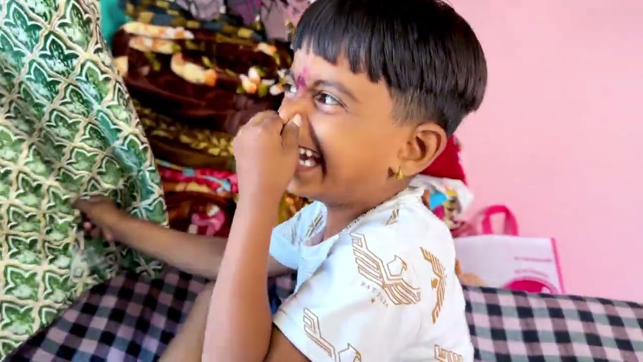 वेडी बाईने भाऊबीज साजरी करण्यासाठी घरात घुसली! 😲