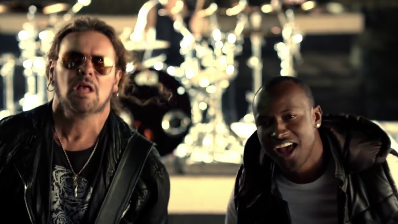 MANÁ ft. Thiaguinho - Lábios Divididos (Official Video) 🎶