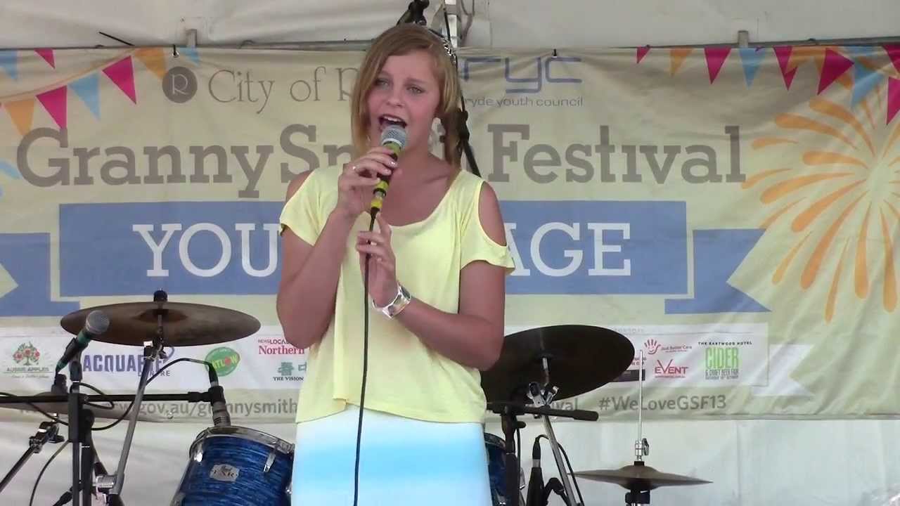 Clare London Performs 'My Favorite Things' 🎶