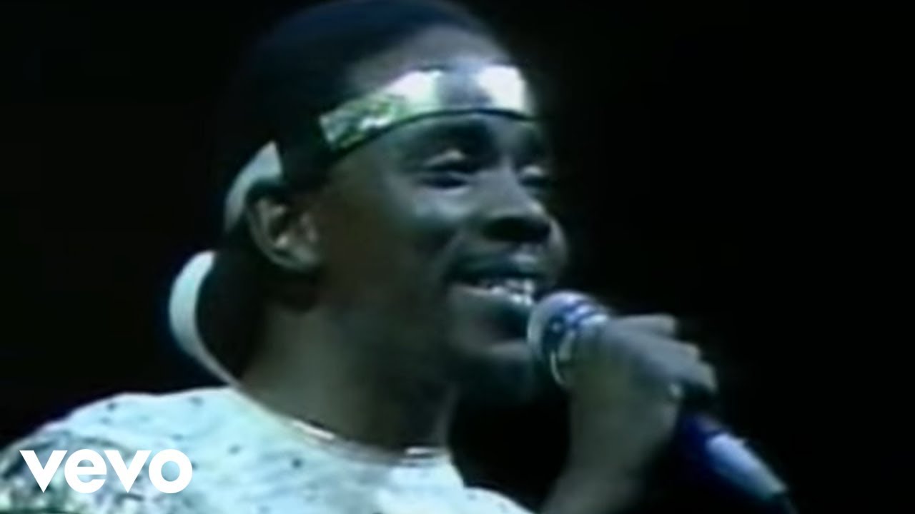 Earth, Wind & Fire - Fantasy (Live Performance) 🎶