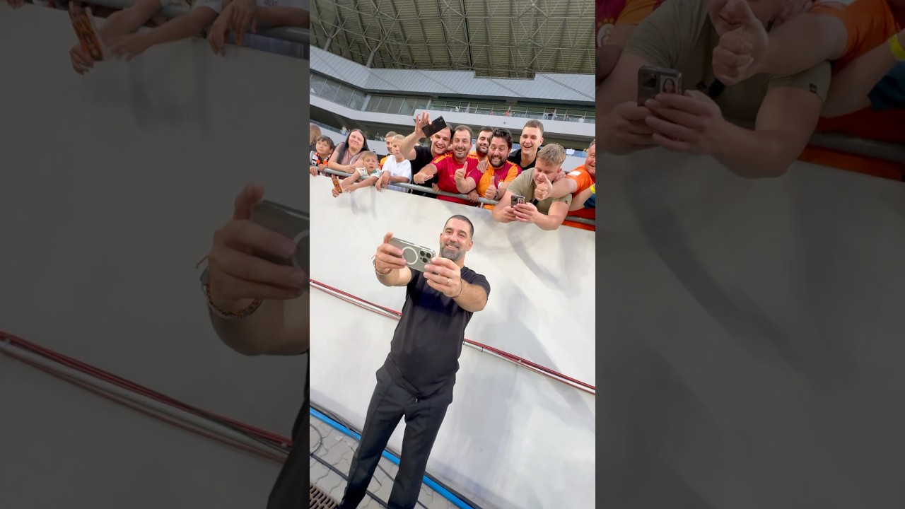 Арда Туран Радісно Святкує Перемогу з Уболівальниками ⚽