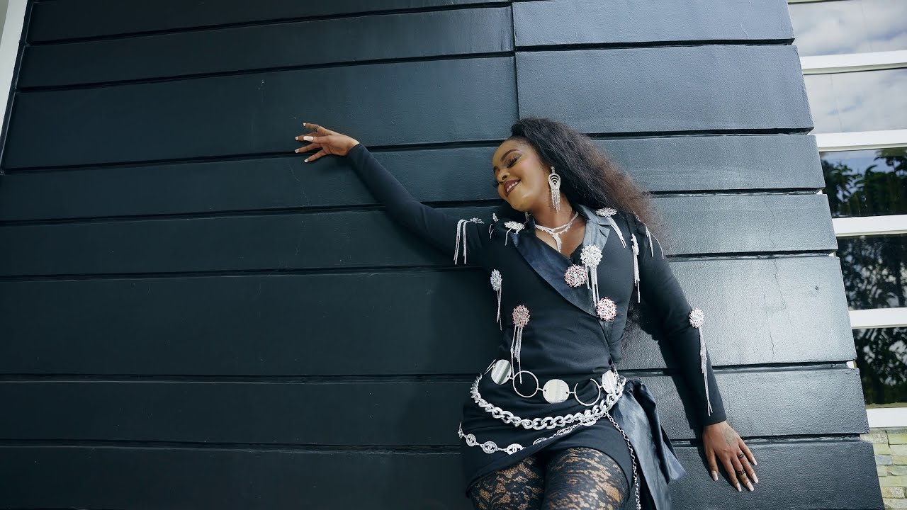 MARINA - PAJE [Official Music Video] 🎶