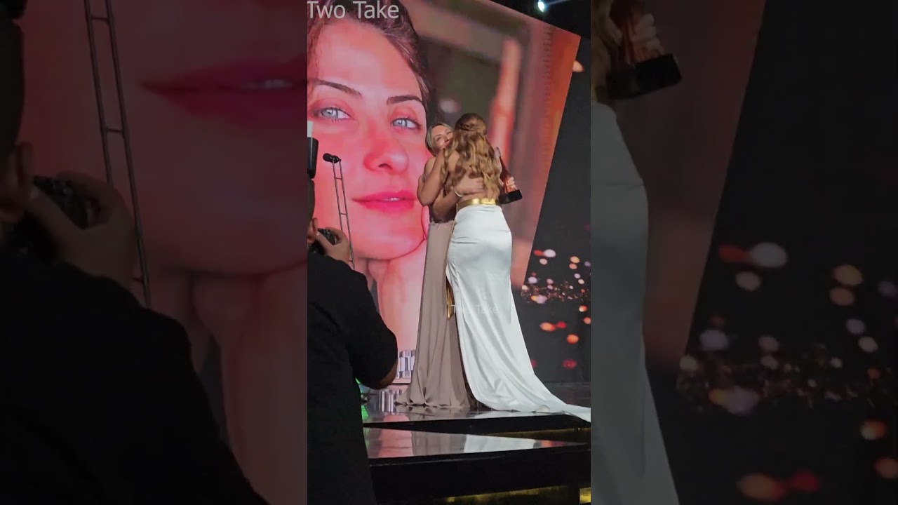 نجمة مسلسل وتر حساس ... هيدي كرم بفستان يلفت الانظار في تكريمها