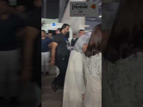 #JayaBachchan with son #AbhishekBachchan and granddaughter #NavyaNanda after winning the Black Lady