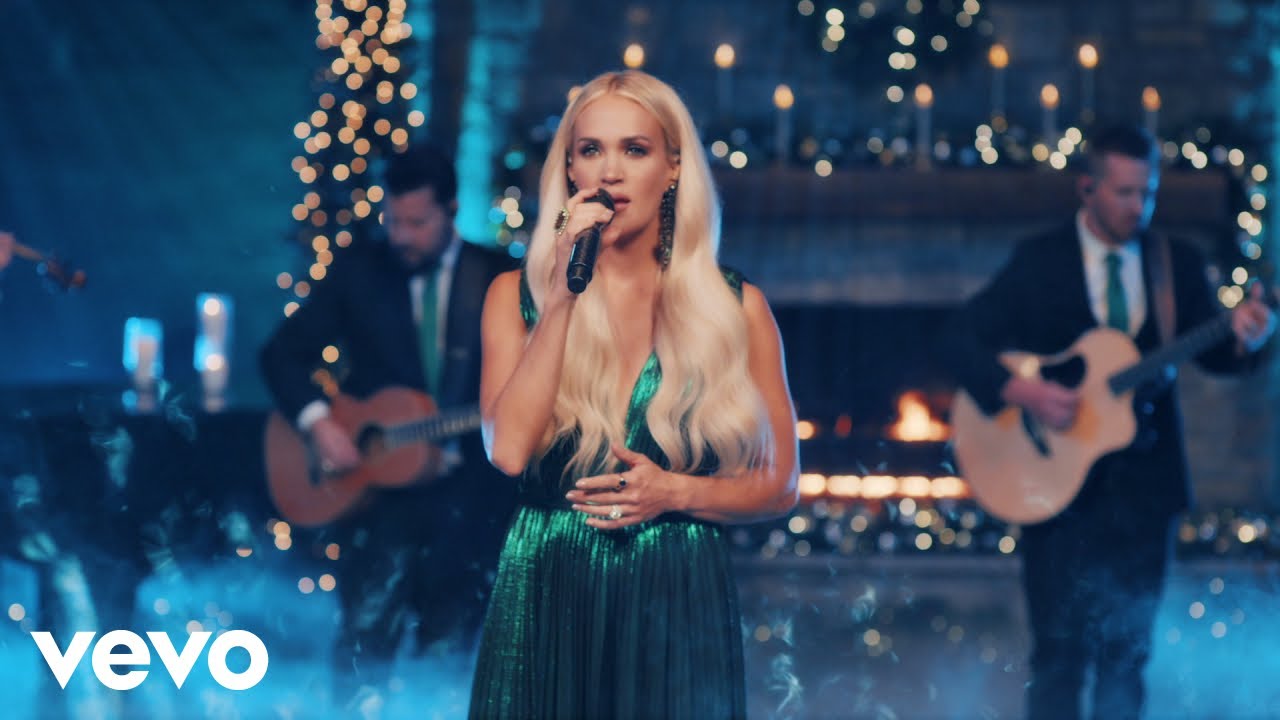 Carrie Underwood's Merry Little Christmas (2021) 🎄