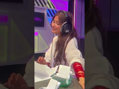 sajal Ali sing a song dill dyiaan Galla πππ