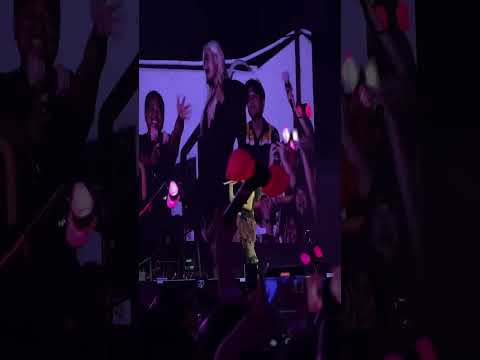 JISOO WAS HAPPIEST TO SEE ROSE TWIN BROTHER/SISTER                   #blackpink #deadline