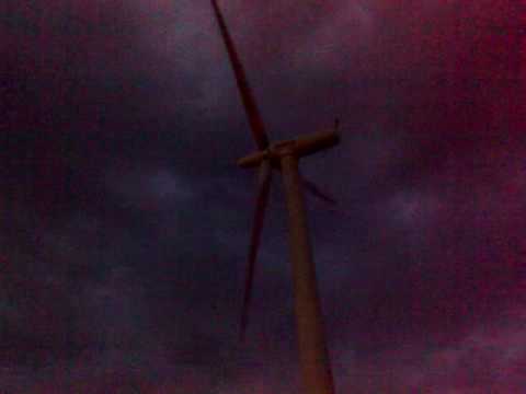 Tuulivoimala Porin Reposaaressa 16.05.2010 klo 23.30.wmv