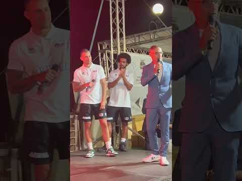 Viola, la dedica d'amicizia che commuove Reggio: il video di Achille Polonara per Vanni Laquintana