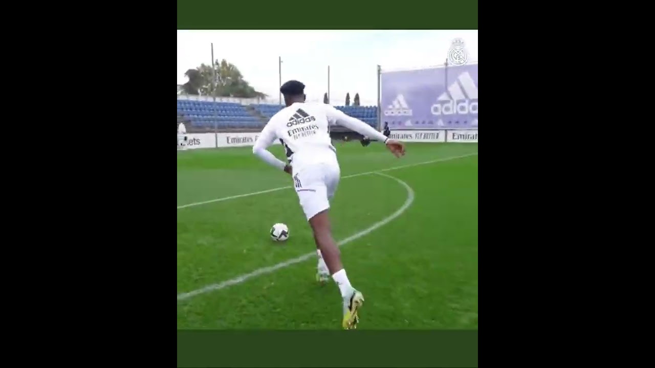 完璧なトラップからシュート🇫🇷