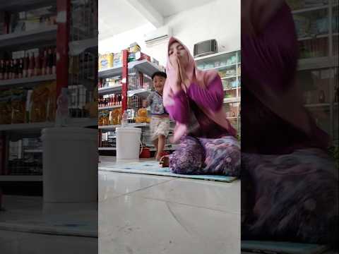 Kumohon padamu jangan sembunyi #sembunyi #funny #lucu #family #shorts #komedi #ngumpet #comedy