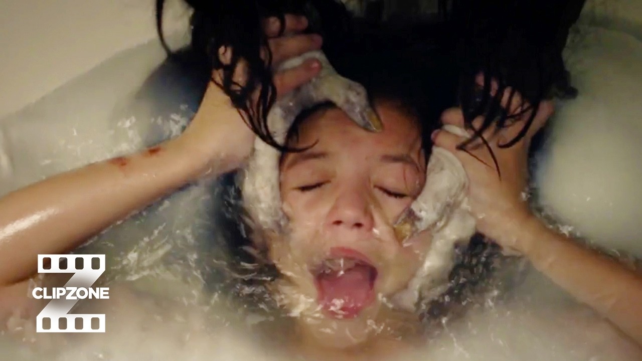 The Curse of La Llorona: Chilling Bath Scene & Haunting Encounter 😱