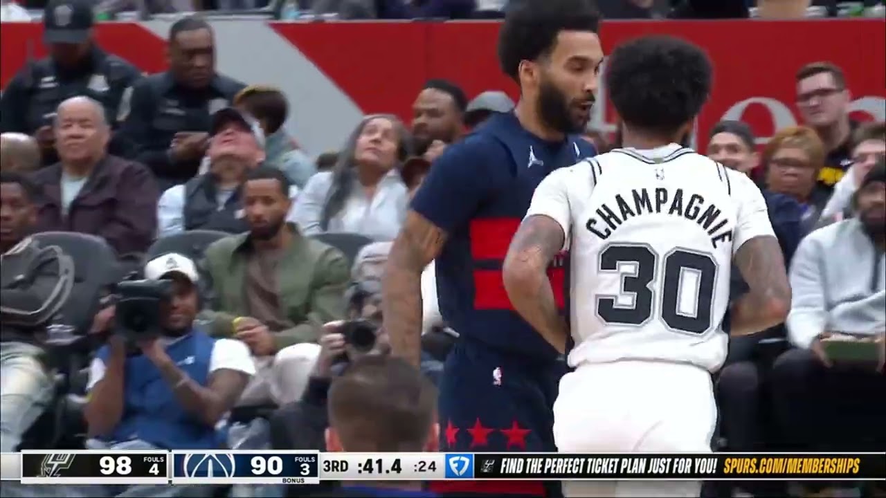 Justin Champagnie Faces Off with Twin Brother 😂