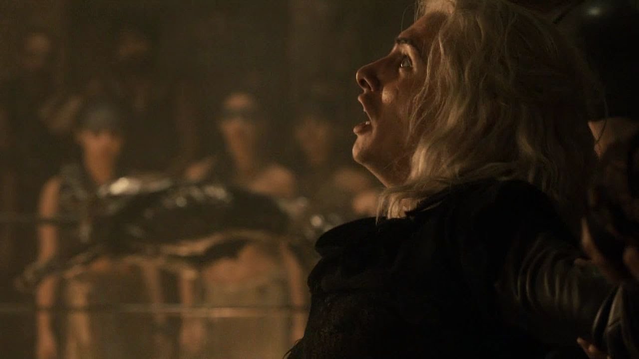 Khal Drogo's Deadly Gift: The Iconic Gold Crown Scene in Game of Thrones 🔥