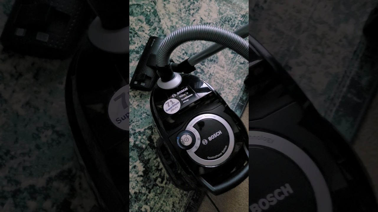 Bosch Runn'n Bagless Vacuum Cleaner 🧹