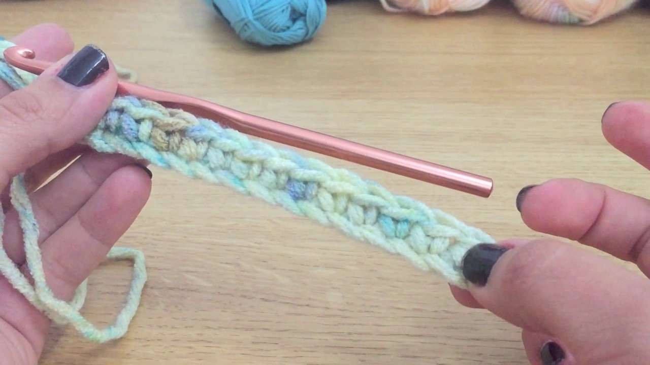 Apprenez à crocheter facilement : Tutoriel débutant pour la chaîne et la maille serrée 🧶