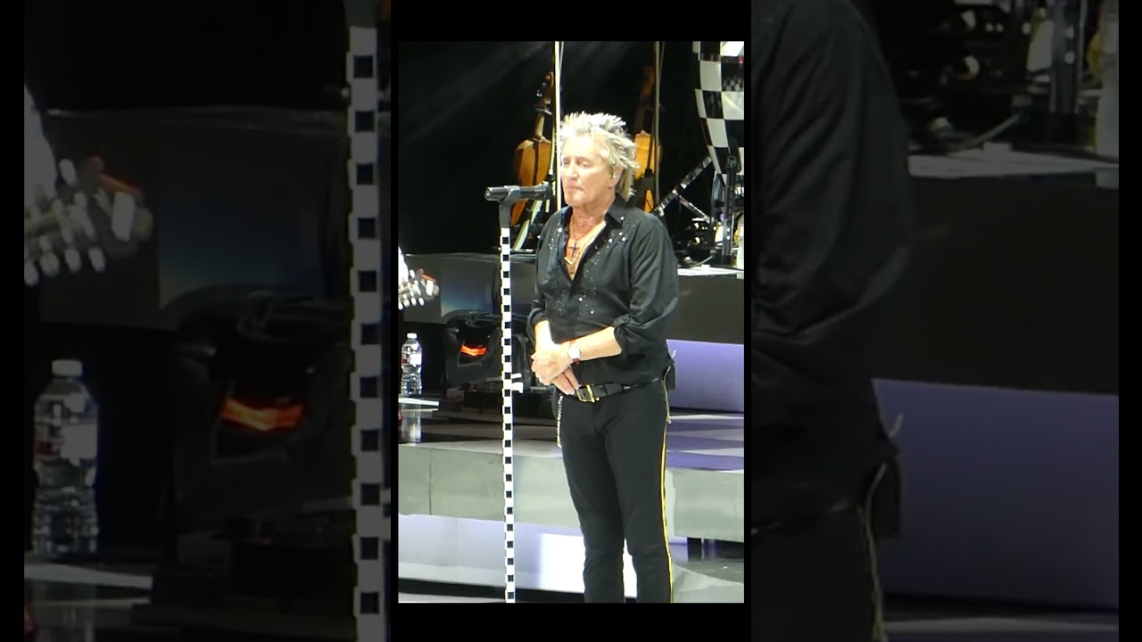 Rod Stewart Performs 'Maggie May' in Indianapolis, 2018 π€