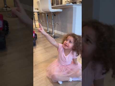 Mothers love protecting both her daughters ❤️❤️❤️