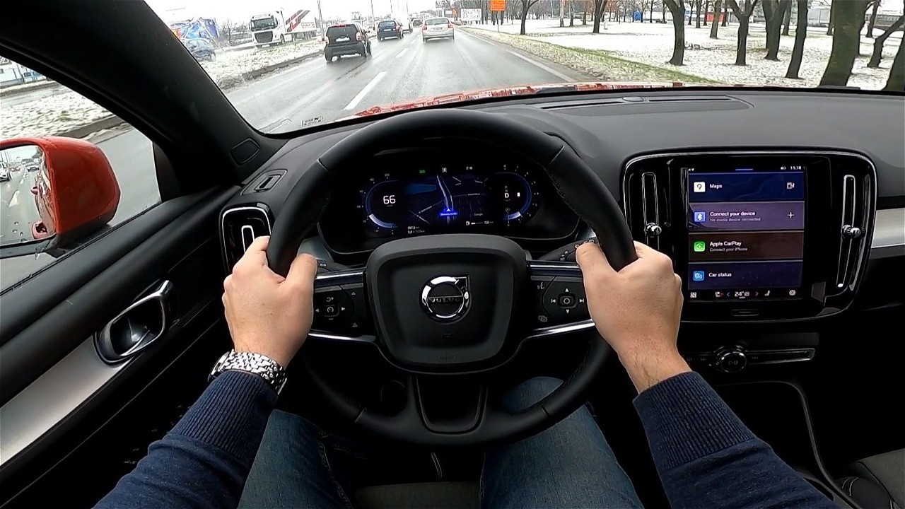 2024 Volvo XC40 B3 Winter Test Drive βοΈ