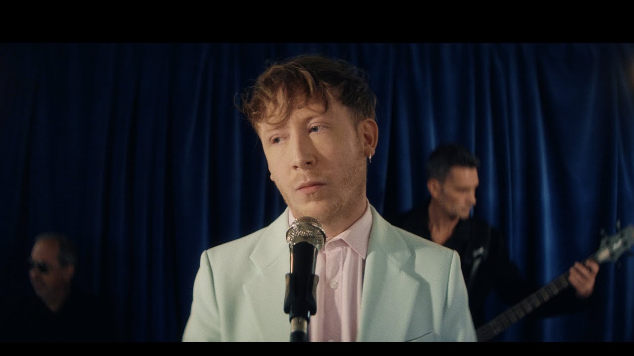 Eddy de Pretto - Bateaux-Mouches (Official Video) 🎶