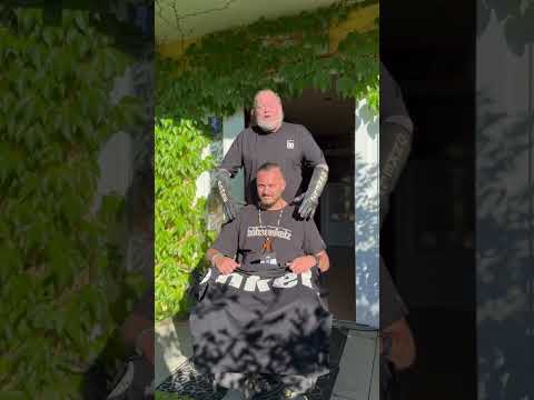 Kevin Russel Besuch der Verwandschaft