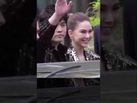 #周杰倫 和妻子#昆凌 現身國外,人氣很高,為什麼年輕人喜歡他,而年齡大些的不喜歡?但不能否定他的才華! #Shorts