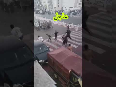 شاهد شغب انزكان يتحول إلى فوضى عارمة متظاهرون يحرقون سيارات الأمن ويهجمون على الشرطة بالحجارة