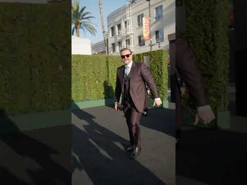 David Harbour is protecting us from boring evening.