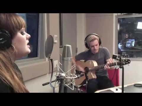 Adele Perfoms "Hometown Glory" and "Chasing Pavements" Recorded For NPR 2008